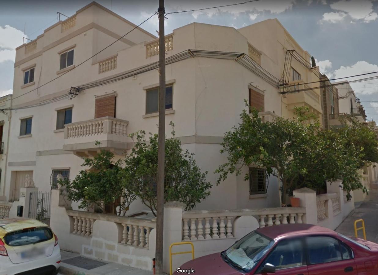 Corner Townhouse 1Km From University Msida Bagian luar foto
